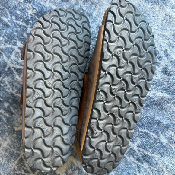 Metallic Rose Gold Birkenstocks - Picture 3 of 3